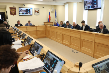 Эффективность расходов бюджета на ремонт электросетей и домов в зоне затопления обсудили на комиссии по контрольной деятельности